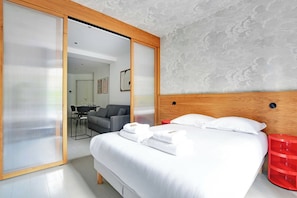 2 bedrooms, iron/ironing board, Internet, bed sheets