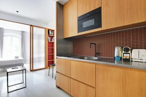 Fridge, microwave, stovetop, coffee/tea maker