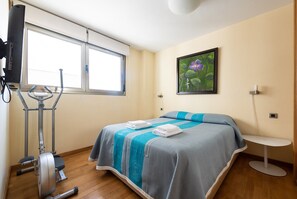 2 habitaciones, tabla de planchar con plancha y wifi gratis 