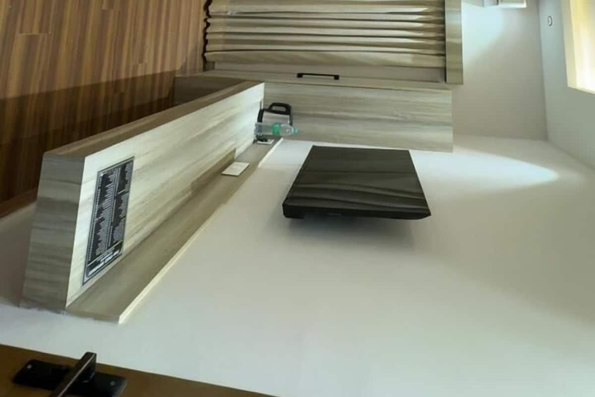 Ropa de cama de alta calidad y escritorio