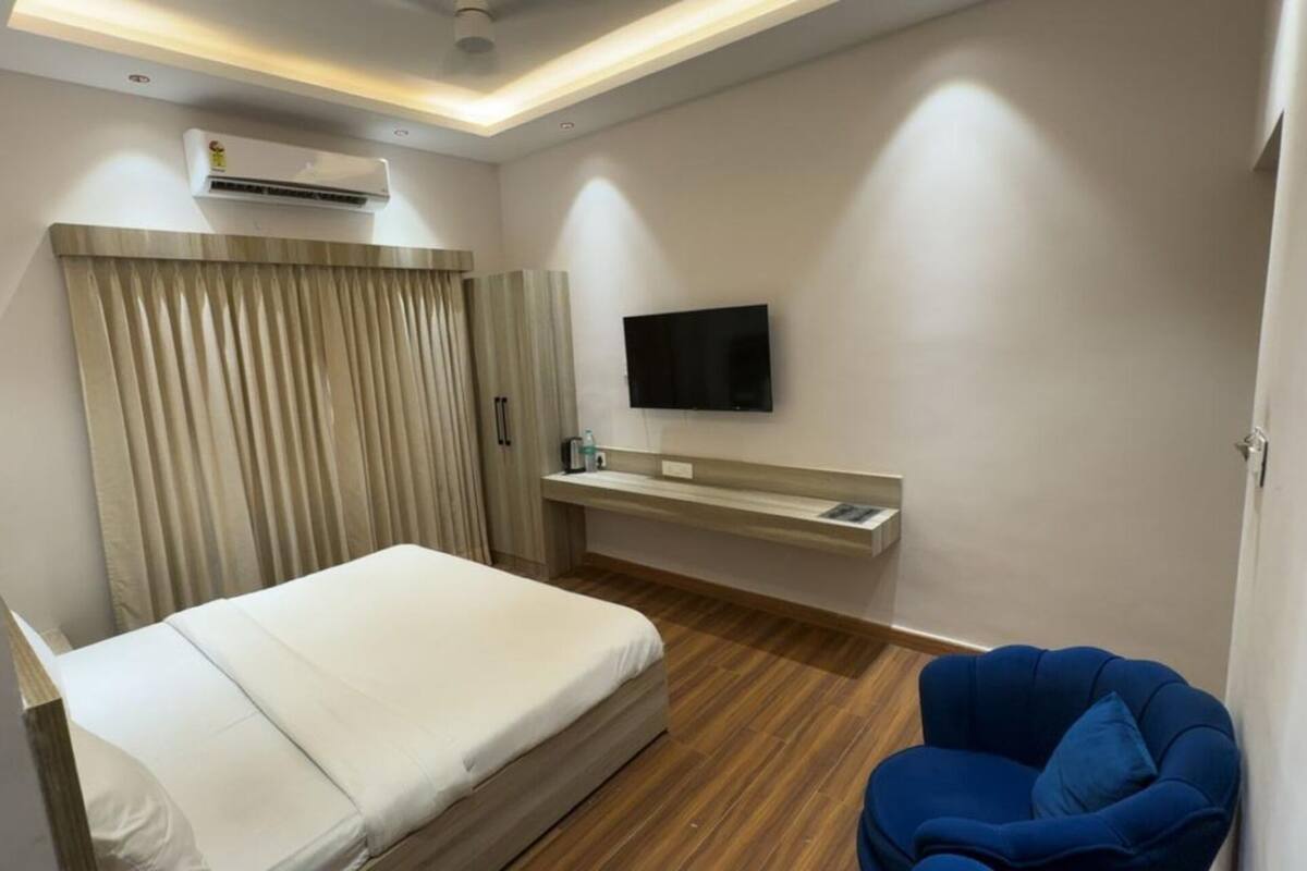 Deluxe Double Room, Garden View | Premium bedding, desk, laptop workspace, free WiFi