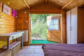 3 bedrooms, iron/ironing board, internet