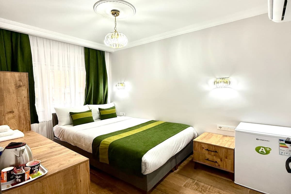 Standard Single Room | Premium bedding, iron/ironing board, bed sheets