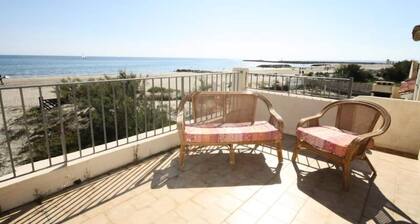 Air-conditioned House Front Beach