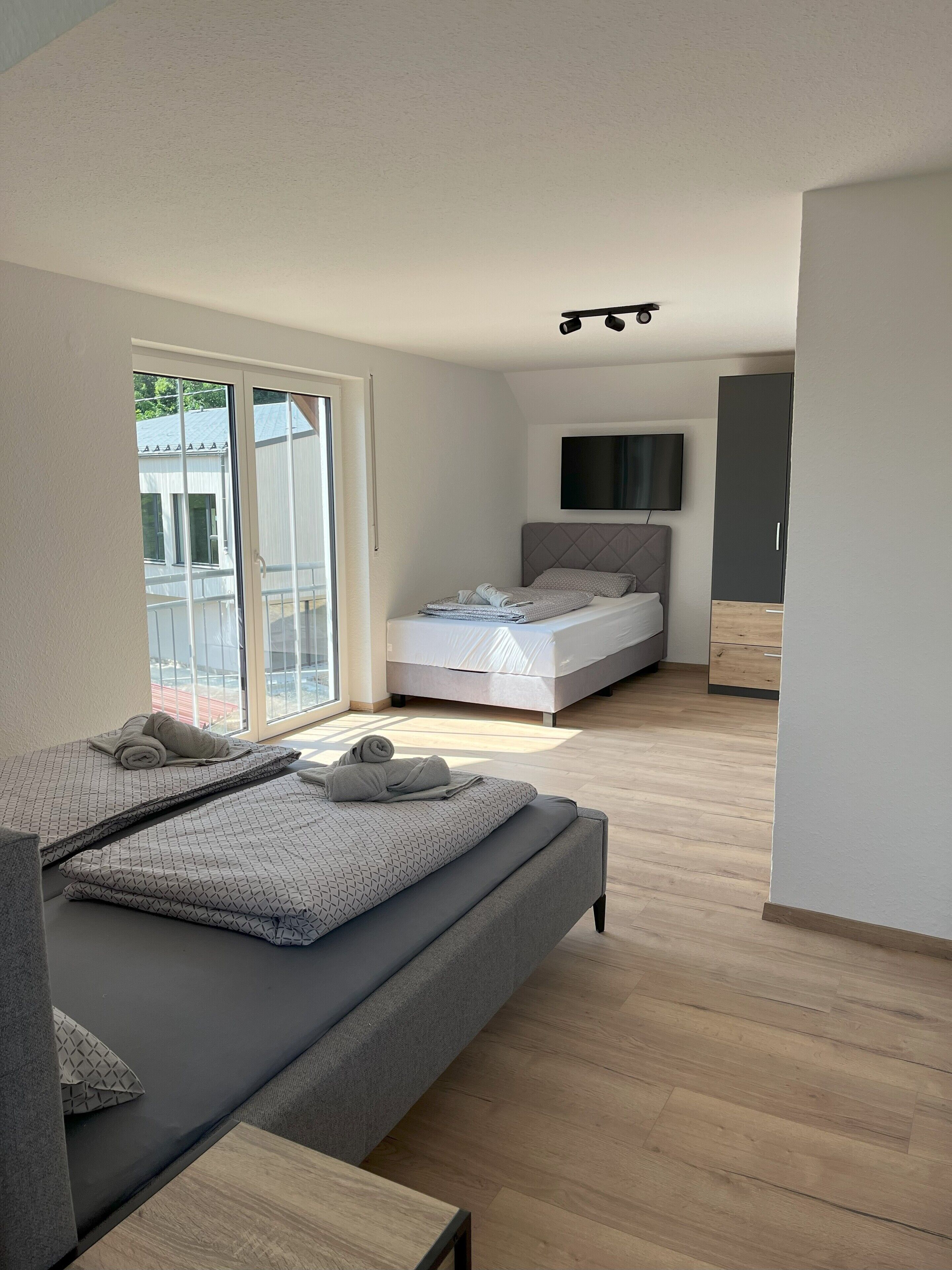 2 bedrooms, travel crib, free WiFi, bed sheets