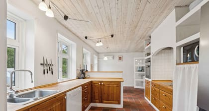 Bright holiday home with garden and.