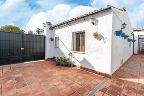 Exterior - Studio in Spain with Private Pool and Garden (Rivero de Posadas)