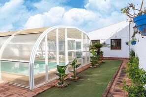 Indoor pool - Studio in Spain with Private Pool and Garden (Rivero de Posadas)