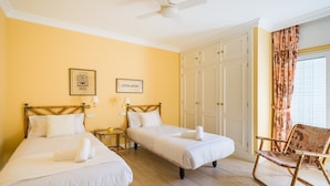 3 bedrooms, iron/ironing board, WiFi (free)
