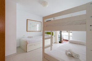 2 bedrooms, iron/ironing board, free WiFi