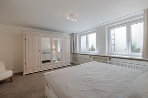 2 bedrooms, in-room safe, iron/ironing board, WiFi