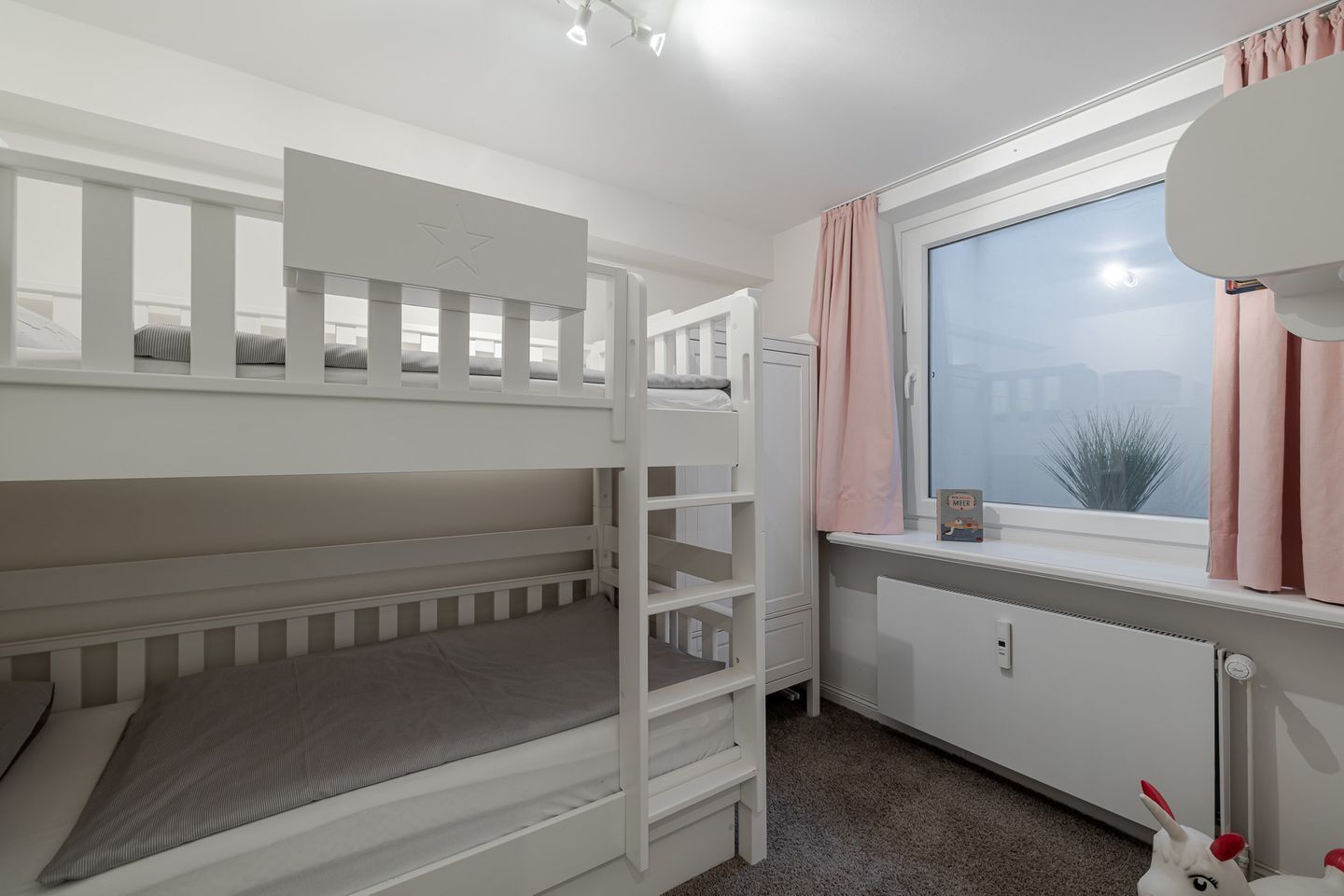 2 Schlafzimmer, Zimmersafe, Bügeleisen/Bügelbrett, WLAN