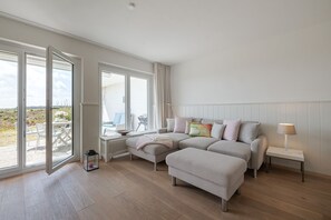 Televisión, chimenea y estéreo 