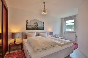 Unclassified image, 3 of 22, button