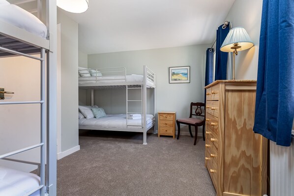 3 habitaciones, tabla de planchar con plancha y wifi gratis 