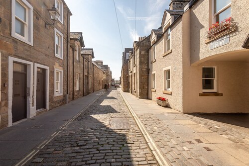 Kidston Court (No 9)