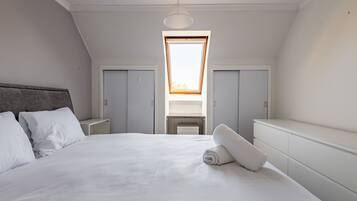 2 bedrooms, iron/ironing board, WiFi (free), bed sheets