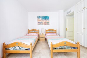 2 bedrooms, iron/ironing board, free WiFi