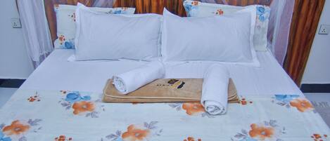 Tabla de planchar con plancha, wifi y ropa de cama