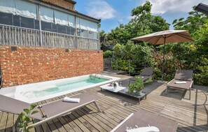 Bain à remous extérieur