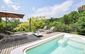 Bañera de hidromasaje al aire libre