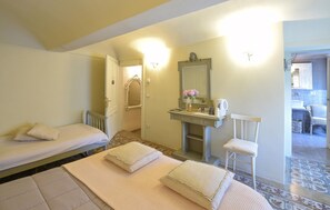 Een strijkplank/strijkijzer, reisbedje, gratis wifi