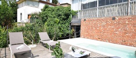 Bain à remous extérieur