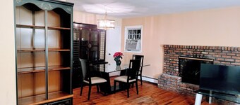 Charming 3-bedroom house with WiFi, AC in Deer Park