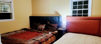 Charming 3-bedroom house with WiFi, AC in Deer Park