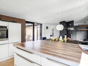 Fridge, dishwasher, cookware/dishes/utensils