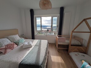 5 bedrooms, iron/ironing board, WiFi, bed sheets