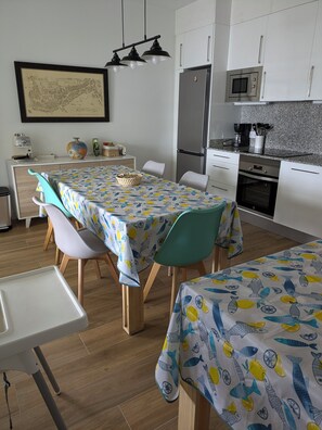 Micro-ondes, four, plaque de cuisson, lave-vaisselle