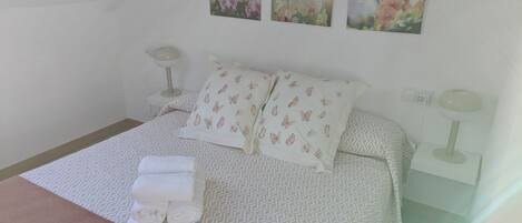 Iron/ironing board, WiFi, bed sheets