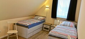 2 عدّة غرف نوم ومكواة/لوح كي وواي فاي وملاءات أسرّة