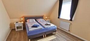 2 bedrooms, iron/ironing board, WiFi, bed sheets