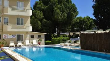 Piscina externa sazonal