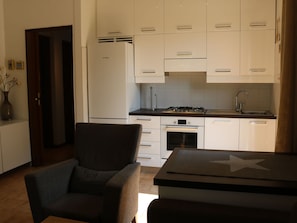 Fridge, oven, cookware/dishes/utensils