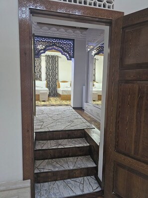 Egyptian cotton sheets, premium bedding, in-room safe, desk - HOTEL PARVINA (Bukhara)