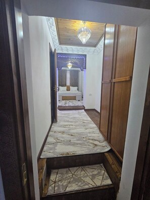 Egyptian cotton sheets, premium bedding, in-room safe, desk - HOTEL PARVINA (Bukhara)
