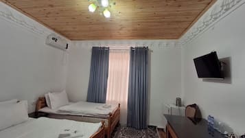 Caja de seguridad en la habitación y escritorio