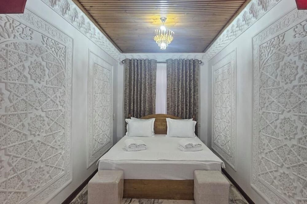 HOTEL PARVINA