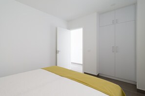 1 bedroom, iron/ironing board, internet