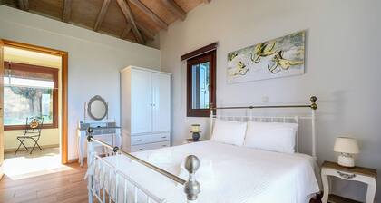 Located in a peaceful, private and quiet spot.
Magnificent Sea view.