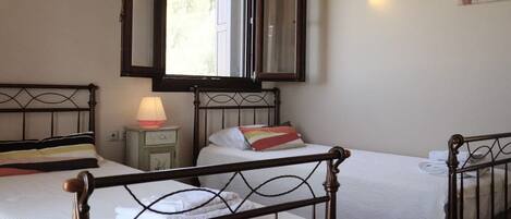 Iron/ironing board, WiFi, bed sheets
