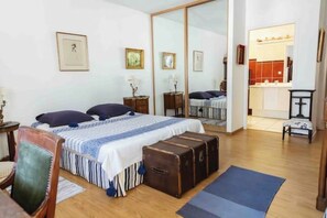 2 chambres, fer et planche à repasser, Wi-Fi, draps fournis
