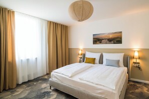 2 habitaciones, tabla de planchar con plancha y cuna de viaje