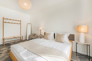 2 bedrooms, iron/ironing board, travel cot, free WiFi