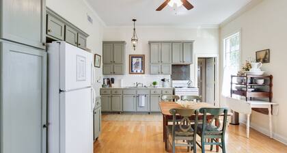 Old Opera House Grand Residence, Downtown Breaux Bridge, sleeps 7