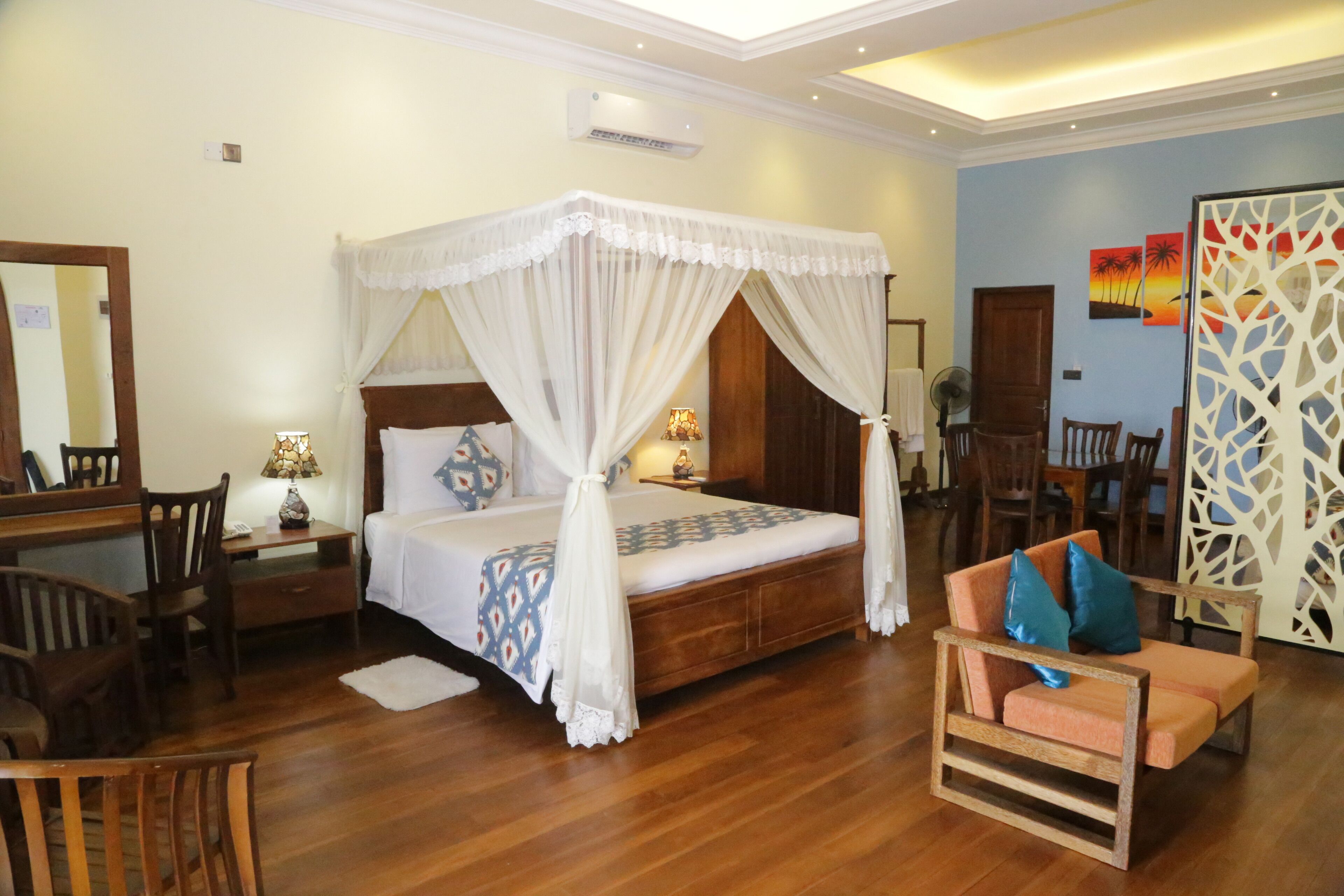 Caja de seguridad en la habitación y cortinas blackout 