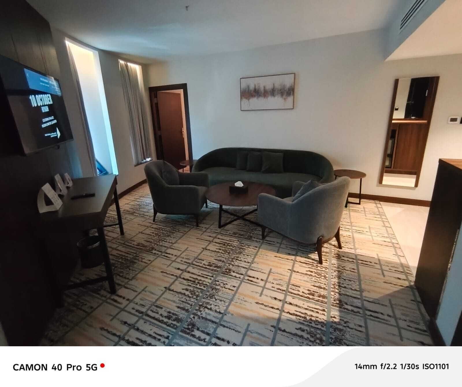 Executive Suite | In-room safe, laptop workspace, iron/ironing board, free WiFi